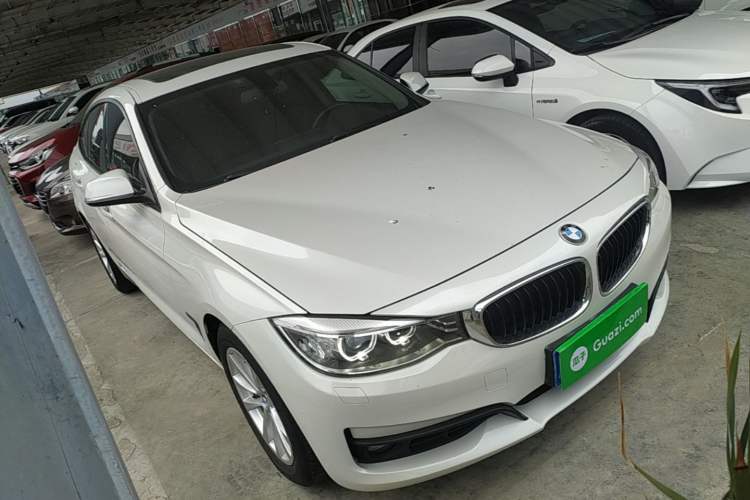 Used BMW 3 Series GT 2014 320i Leading Model Front Right 45 Deg