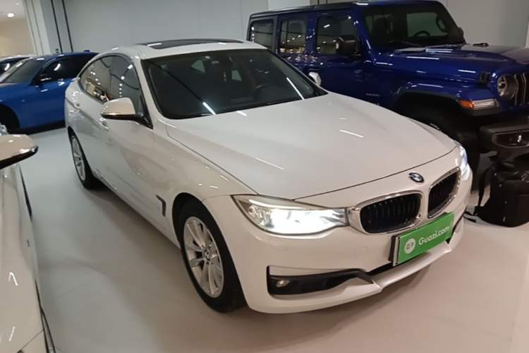Used BMW 3 Series GT 2014 320i Leading Model Front Right 45 Deg