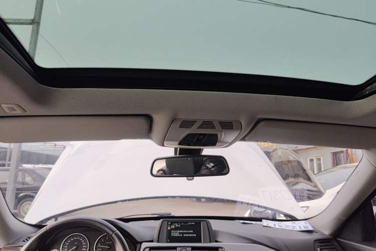 Used BMW 3 Series GT 2014 320i Leading Model Headliner