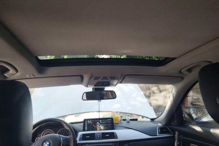 Used BMW 3 Series GT 2014 320i Leading Model Headliner