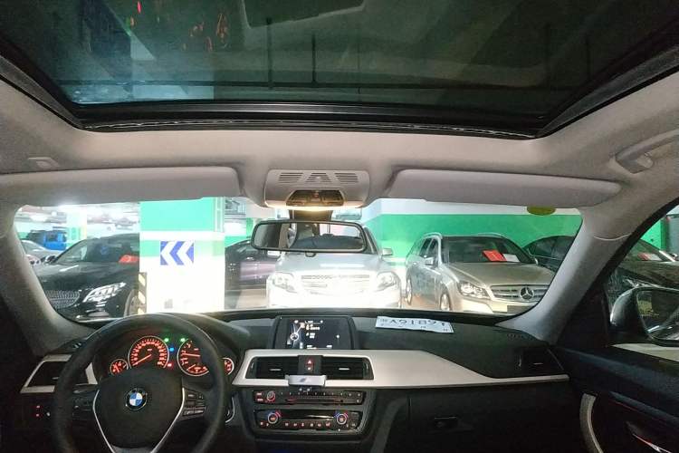 Used BMW 3 Series GT 2014 320i Leading Model Headliner