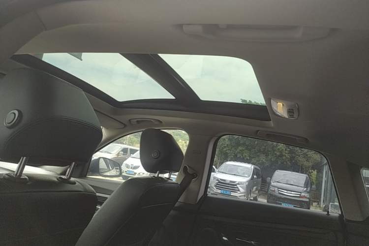 Used BMW 3 Series GT 2014 320i Leading Model Headliner