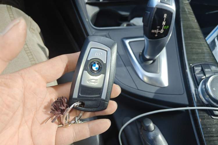 Used BMW 3 Series GT 2014 320i Design Package Model Interior 1