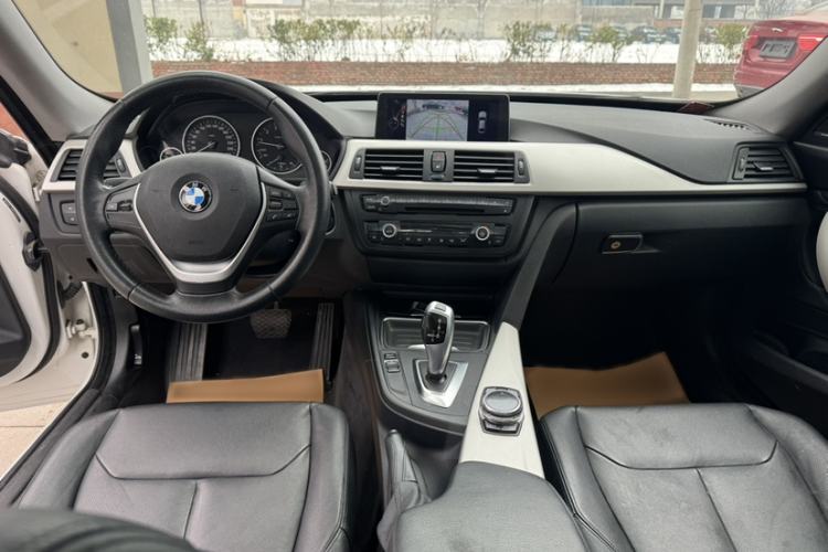 Used BMW 3 Series GT 2014 320i Leading Model Interior 1