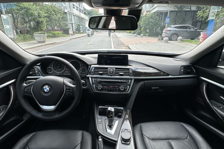Used BMW 3 Series GT 2014 320i Design Package Model Interior 10