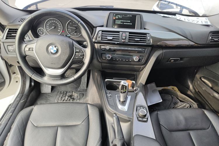Used BMW 3 Series GT 2014 320i Leading Model Interior 2
