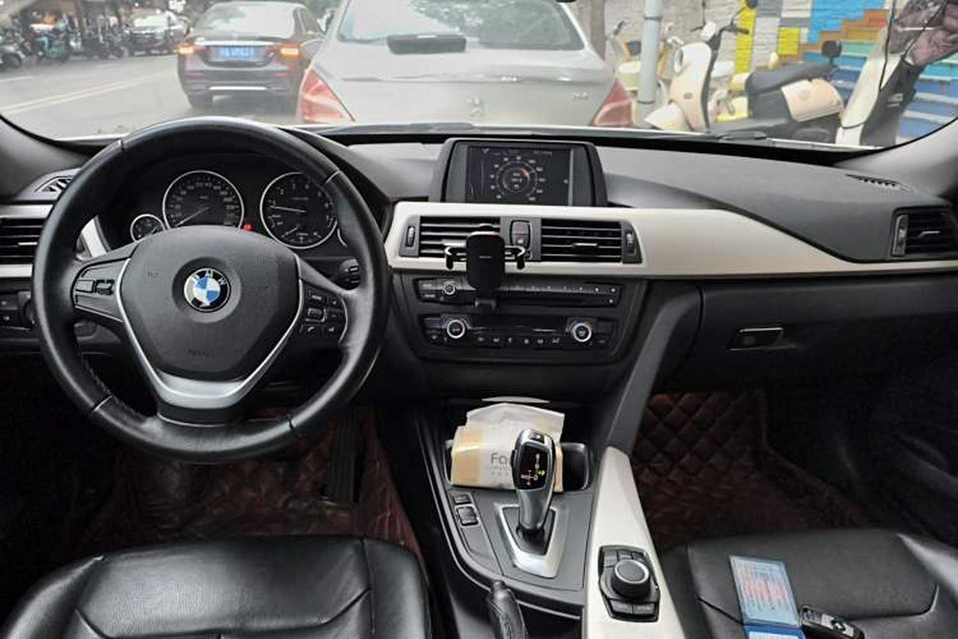 Used BMW 3 Series GT 2014 320i Leading Model Interior 2