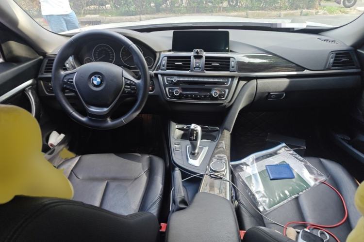 Used BMW 3 Series GT 2014 320i Design Package Model Interior 2