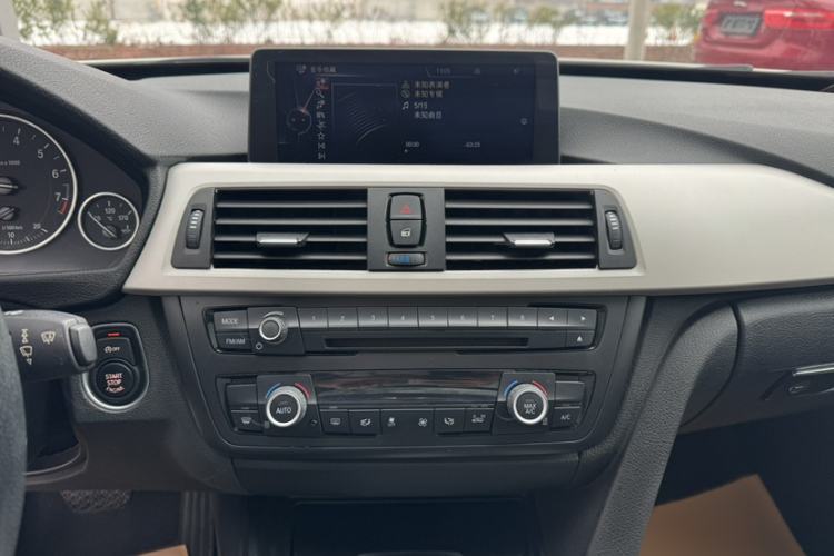 Used BMW 3 Series GT 2014 320i Leading Model Interior 2