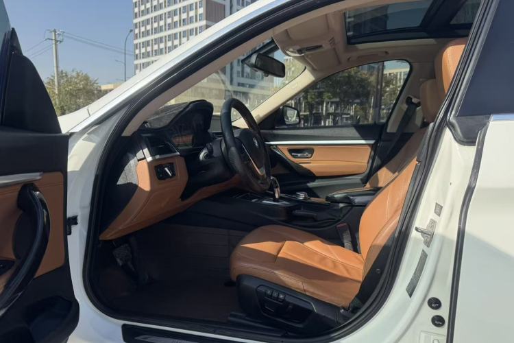 Used BMW 3 Series GT 2014 320i Design Package Model Interior 2