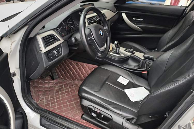 Used BMW 3 Series GT 2014 320i Leading Model Interior 3
