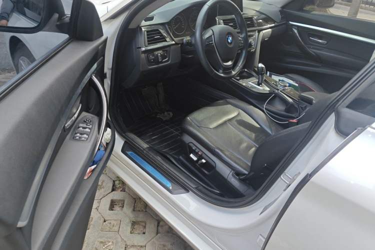 Used BMW 3 Series GT 2014 320i Design Package Model Interior 3