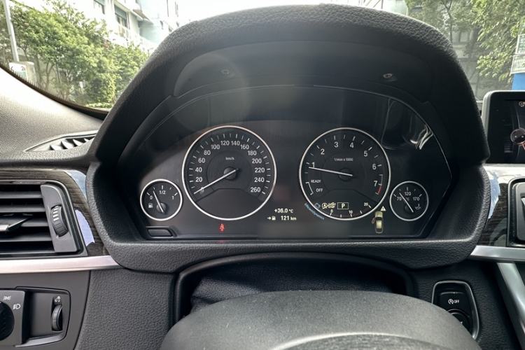 Used BMW 3 Series GT 2014 320i Design Package Model Interior 3