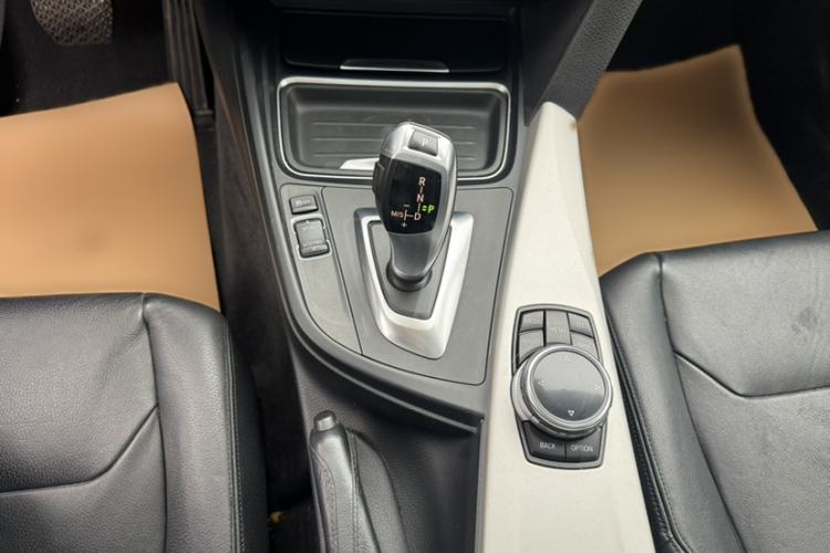 Used BMW 3 Series GT 2014 320i Leading Model Interior 3