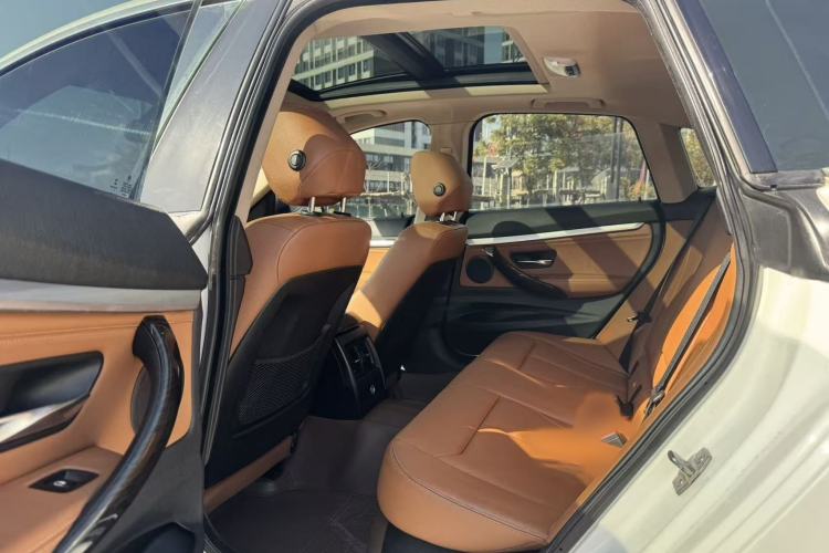 Used BMW 3 Series GT 2014 320i Design Package Model Interior 3