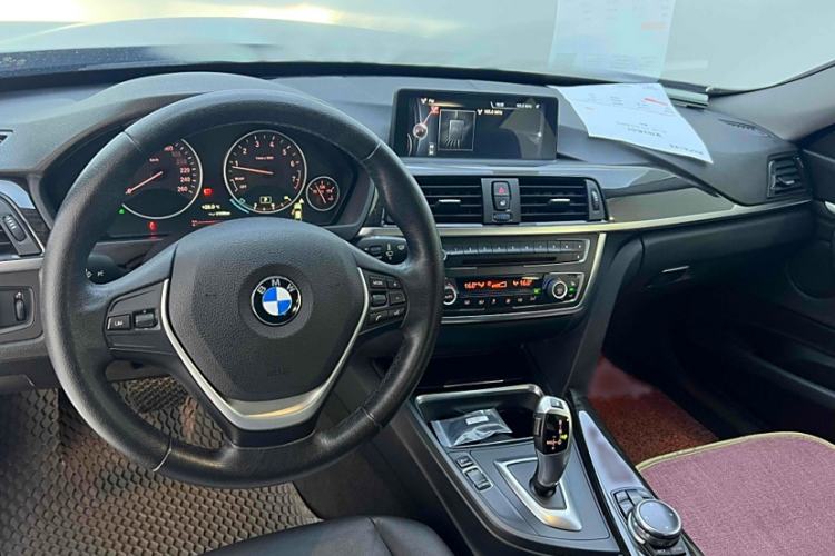 Used BMW 3 Series GT 2014 320i Design Package Model Interior 3