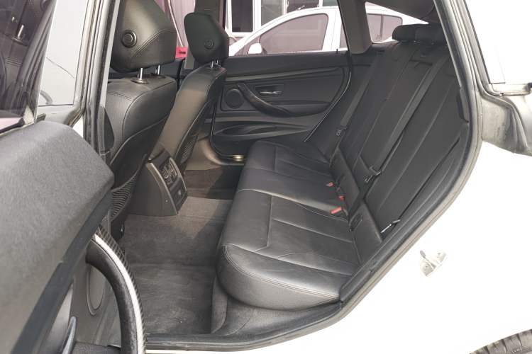 Used BMW 3 Series GT 2014 320i Leading Model Interior 4