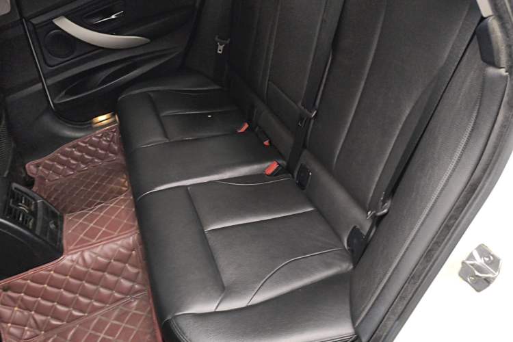 Used BMW 3 Series GT 2014 320i Leading Model Interior 4