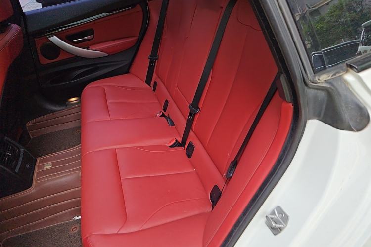 Used BMW 3 Series GT 2014 328i Design Package Model Interior 4