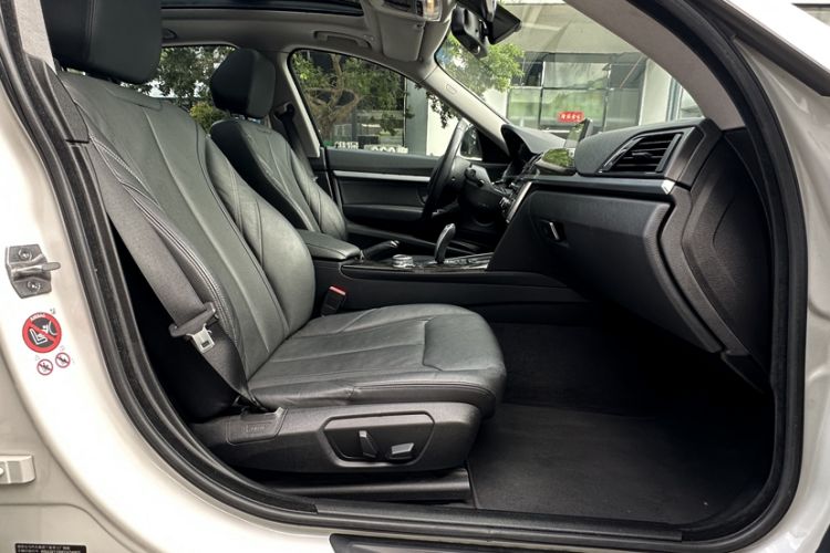 Used BMW 3 Series GT 2014 320i Design Package Model Interior 5
