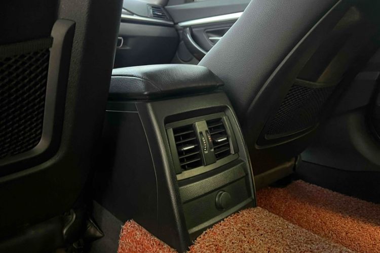 Used BMW 3 Series GT 2014 320i Design Package Model Interior 6