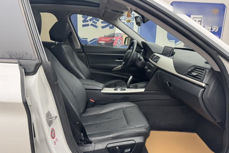 Used BMW 3 Series GT 2014 320i Leading Model Interior 8