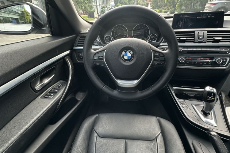 Used BMW 3 Series GT 2014 320i Design Package Model Interior 9
