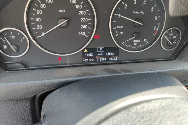Used BMW 3 Series GT 2014 320i Leading Model Odometer Close Up