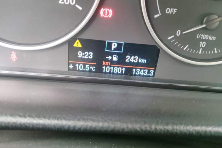 Used BMW 3 Series GT 2014 320i Leading Model Odometer Close Up