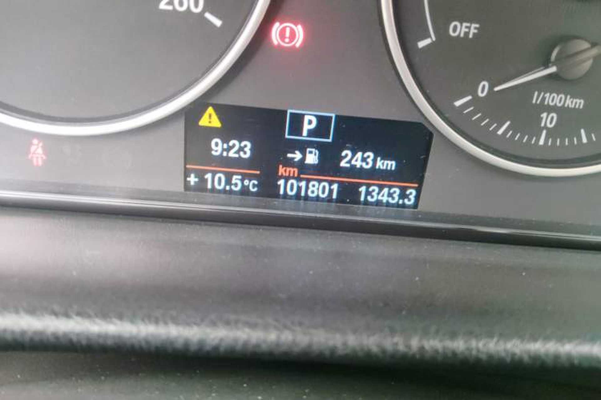 Used BMW 3 Series GT 2014 320i Leading Model Odometer Close Up
