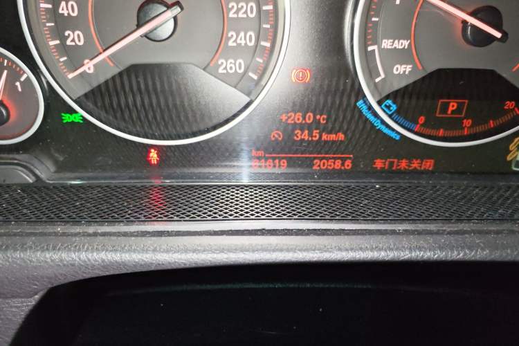 Used BMW 3 Series GT 2014 320i Design Package Model Odometer Close Up