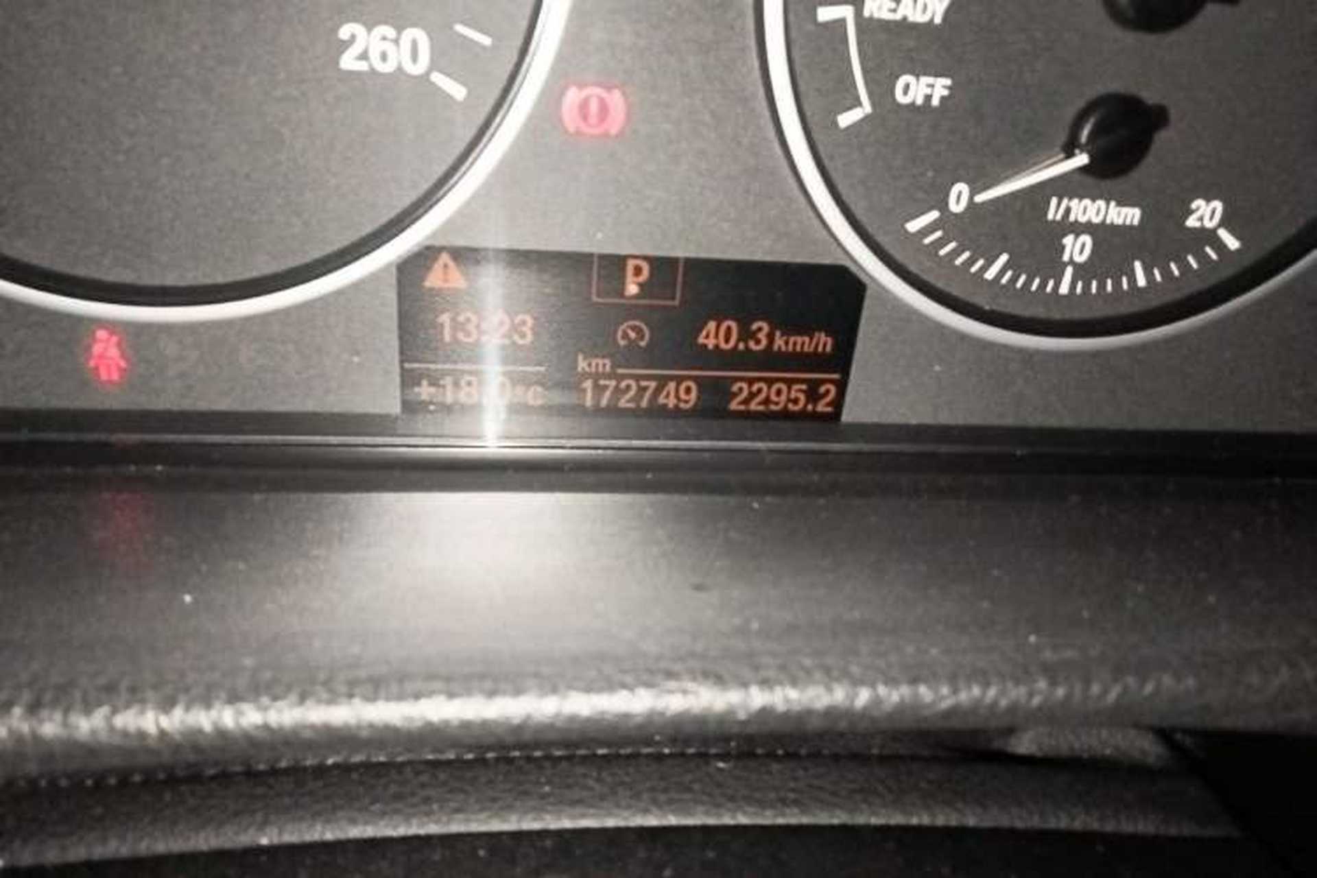 Used BMW 3 Series GT 2014 320i Leading Model Odometer Close Up