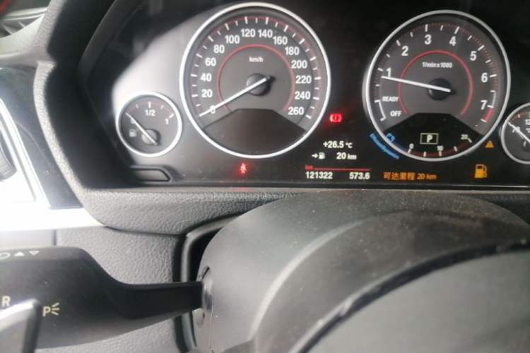 Used BMW 3 Series GT 2014 320i Leading Model Odometer Close Up