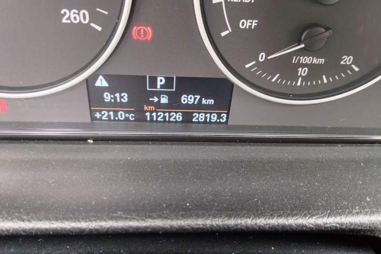 Used BMW 3 Series GT 2014 320i Leading Model Odometer Close Up