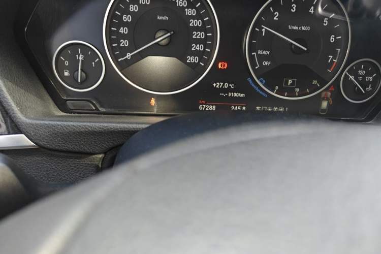 Used BMW 3 Series GT 2014 320i Design Package Model Odometer Close Up