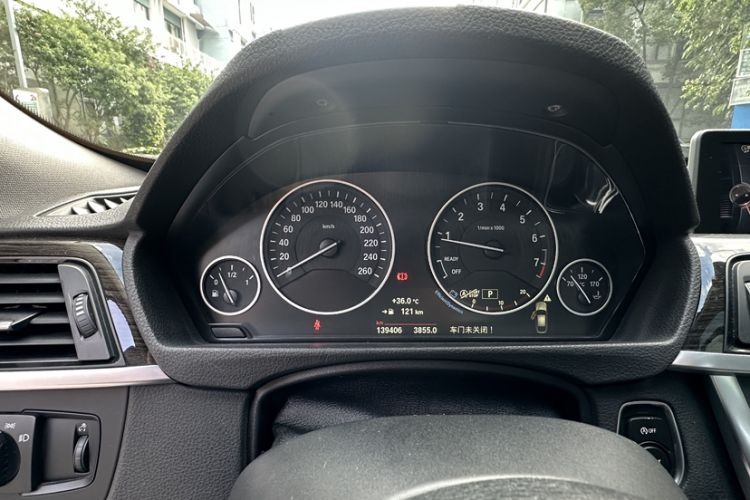 Used BMW 3 Series GT 2014 320i Design Package Model Odometer Close Up