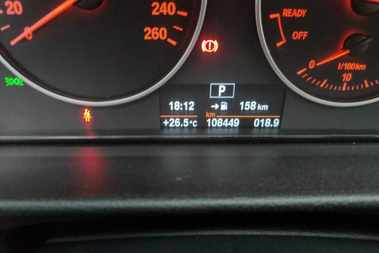 Used BMW 3 Series GT 2014 320i Leading Model Odometer Close Up