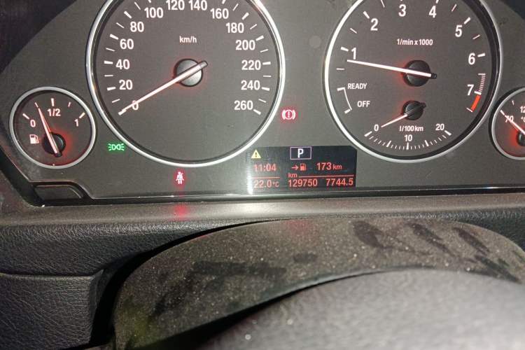 Used BMW 3 Series GT 2014 320i Leading Model Odometer Close Up
