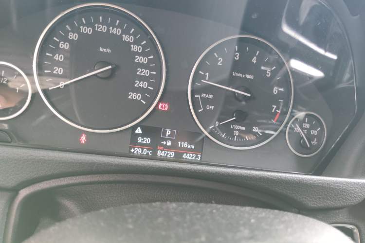 Used BMW 3 Series GT 2014 320i Leading Model Odometer Close Up