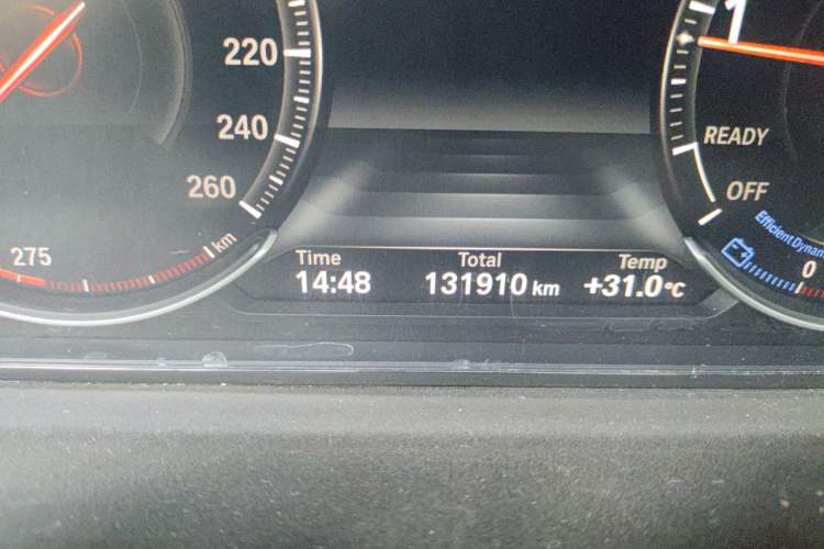 Used BMW 3 Series GT 2014 320i Leading Model Odometer Close Up