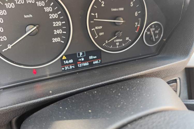 Used BMW 3 Series GT 2014 320i Leading Model Odometer Close Up