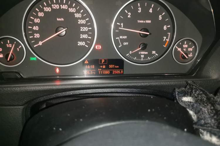 Used BMW 3 Series GT 2014 320i Leading Model Odometer Close Up