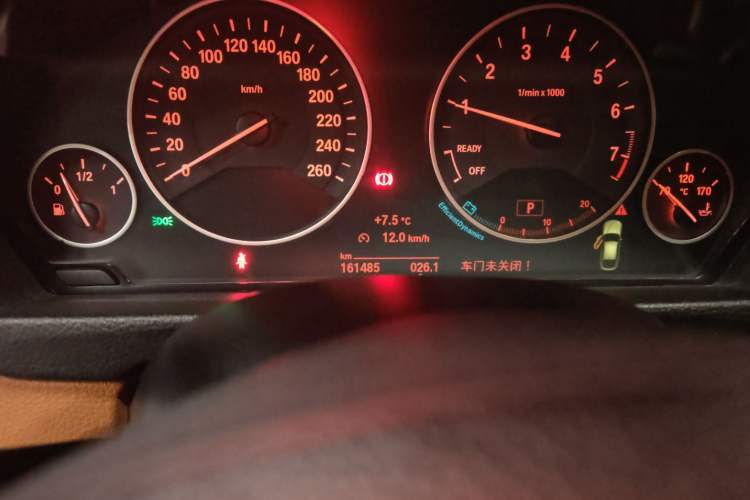 Used BMW 3 Series GT 2014 320i Design Package Model Odometer Close Up