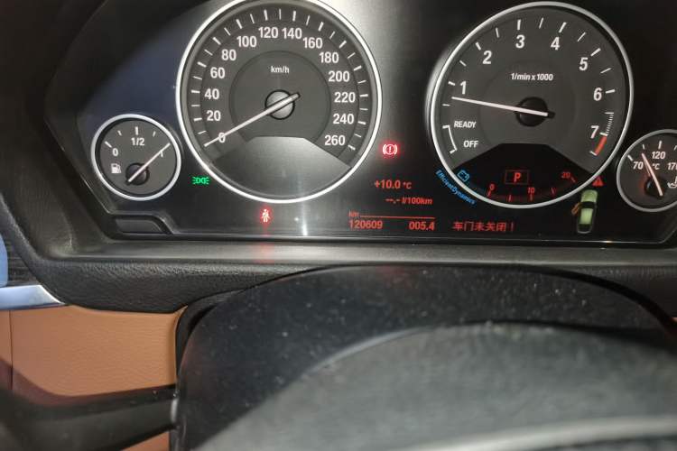 Used BMW 3 Series GT 2014 320i Design Package Model Odometer Close Up
