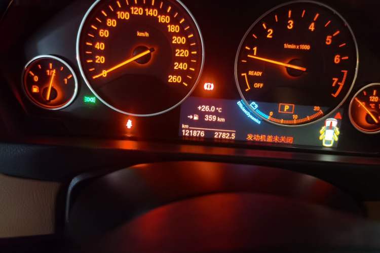 Used BMW 3 Series GT 2014 320i Design Package Model Odometer Close Up