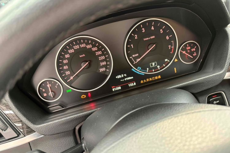 Used BMW 3 Series GT 2014 320i Design Package Model Odometer Close Up