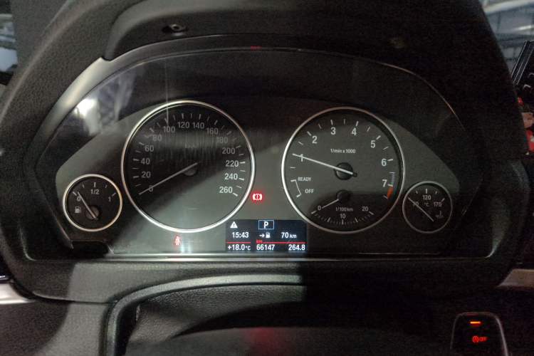 Used BMW 3 Series GT 2014 320i Leading Model Odometer Close Up