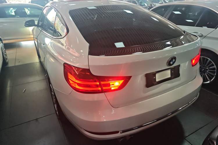 Used BMW 3 Series GT 2014 328i Design Package Model Rear Left 45 Deg