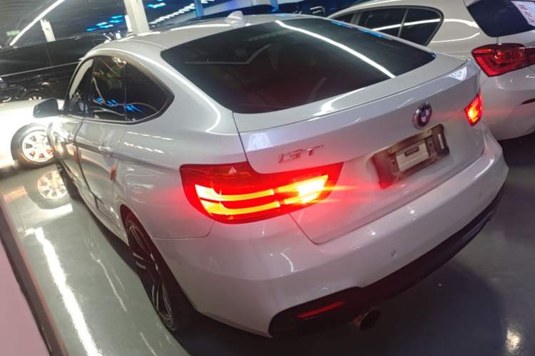 Used BMW 3 Series GT 2014 320i Leading Model Rear Left 45 Deg