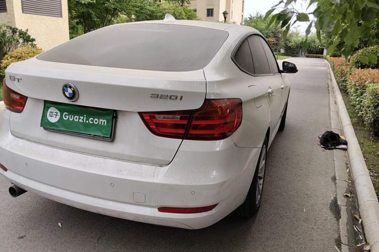 Used BMW 3 Series GT 2014 320i Leading Model Rear Right 45 Deg